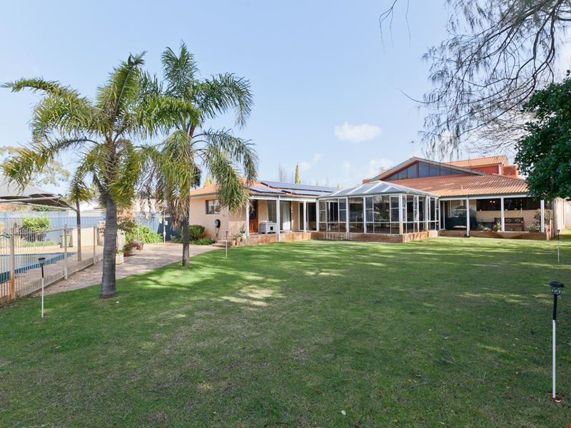 61 Warragoon Crescent, Attadale WA 6156
