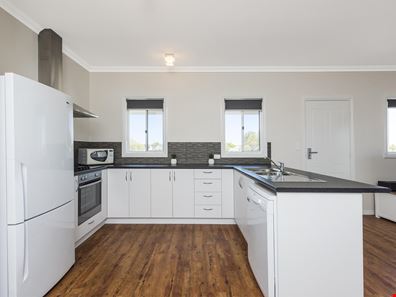 9 Davis Way, Lancelin WA 6044