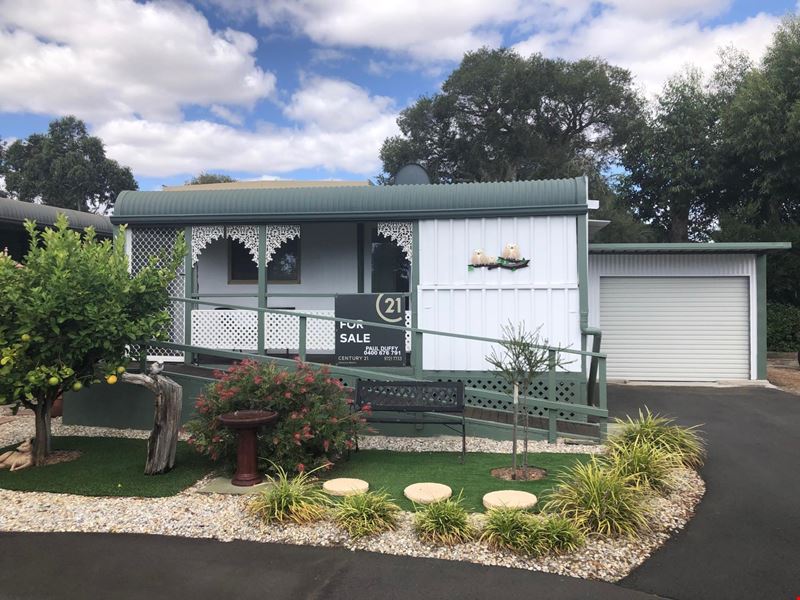 Bay 65 Riverside Caravan Park (5 Prat, Eaton