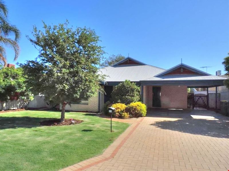 11 St Quentin Parkway, Alexander Heights WA 6064