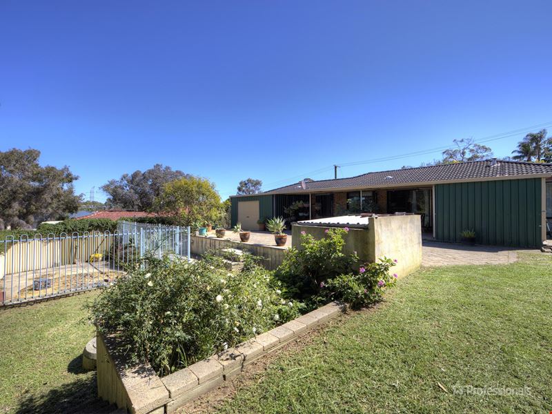4 Harcourt Place, Bellevue WA 6056
