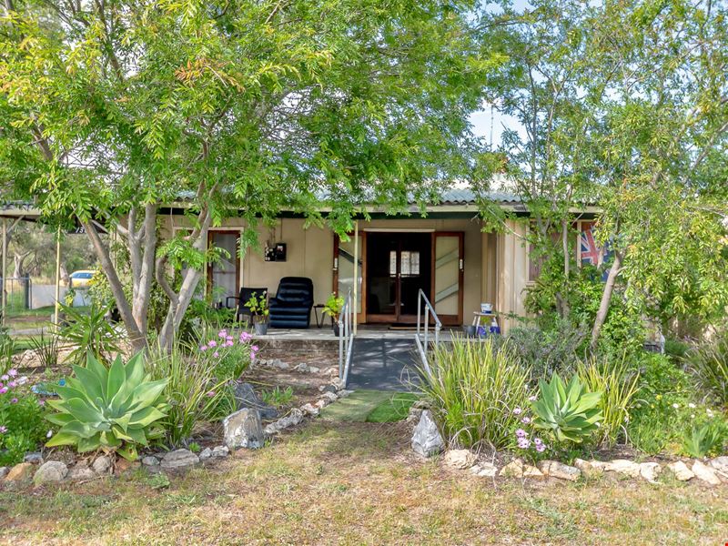 136 Banksia Terrace, South Yunderup WA 6208