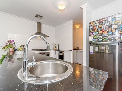 16 Mandalup Road, Haynes WA 6112