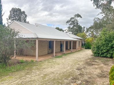 166 Long Street, Moora WA 6510