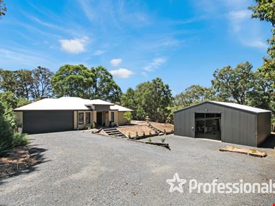 11 Craigie Drive, Roelands WA 6226