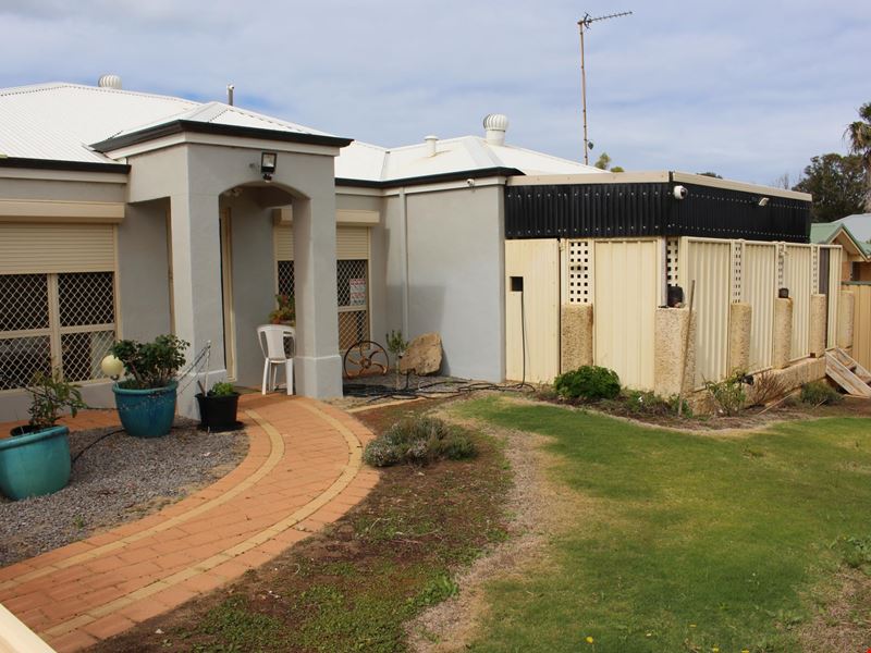 7 Mitchell Heights, Dongara WA 6525