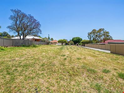 10 Bullarra Road, Greenmount WA 6056