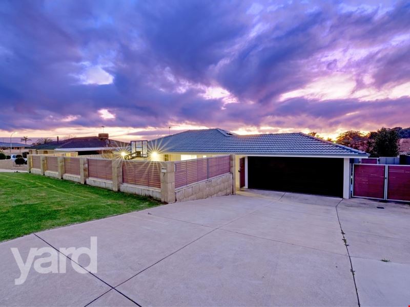 7 Berson Court, Lake Coogee WA 6166