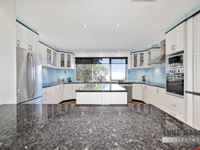 19 Serena Grove, Mount Nasura WA 6112