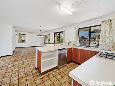 75 Freeland Way, Eden Hill WA 6054