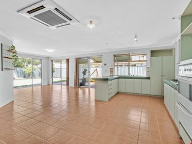 9 Lorikeet Loop, Broadwater WA 6280
