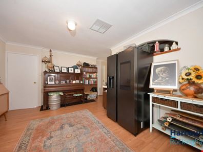10 Moreton Crescent, Warnbro WA 6169