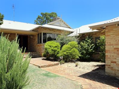 18 Hudson Place, Leschenault WA 6233