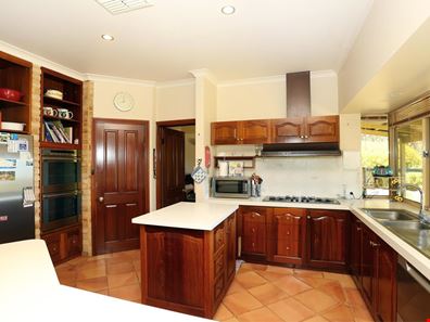 18 Hudson Place, Leschenault WA 6233