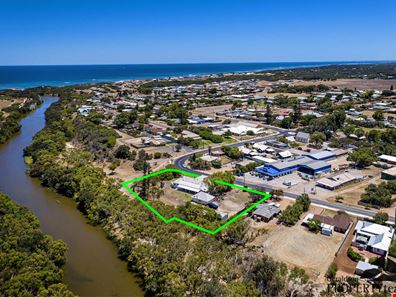 2 Hunts Road, Dongara WA 6525