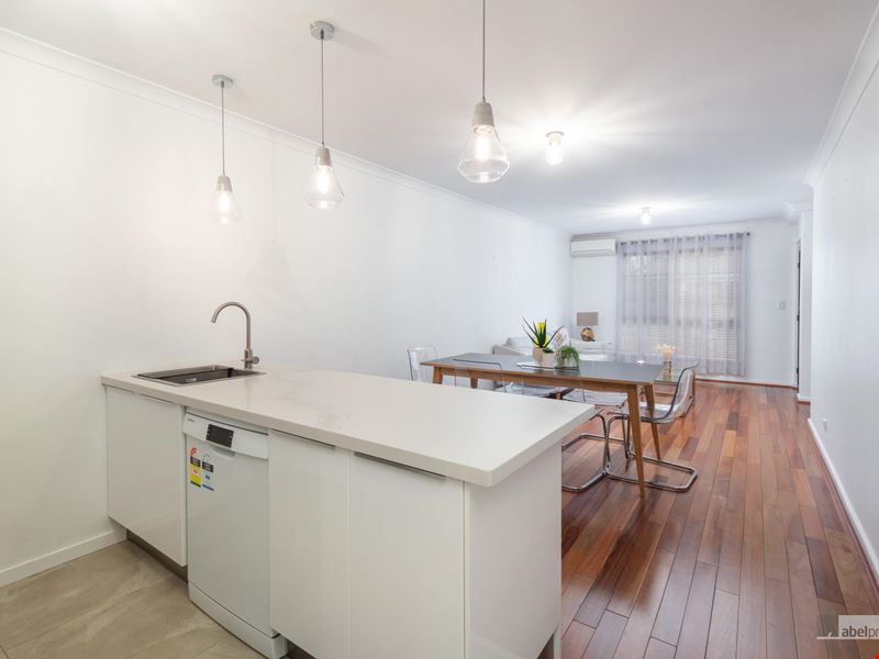 25 Pinegrove Mews, Currambine WA 6028