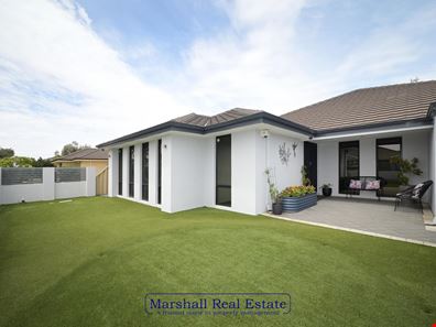 14 Champaigne Drive, Tapping WA 6065