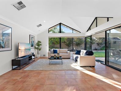 15 Greentree Drive, Southern River WA 6110