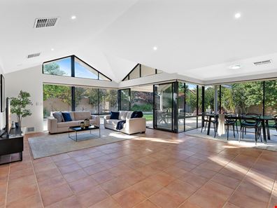 15 Greentree Drive, Southern River WA 6110