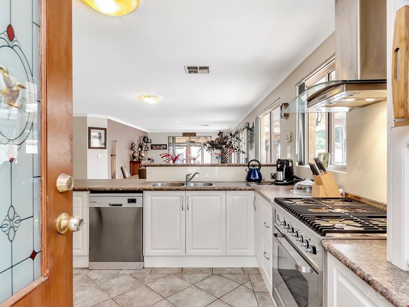 12 Mardja Loop, Mardella WA 6125