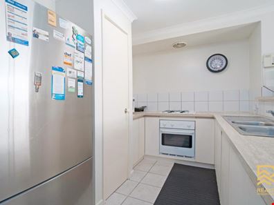 2/285-287 Wharf Street, Queens Park WA 6107