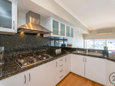 12/20 Baruna Court, Halls Head WA 6210