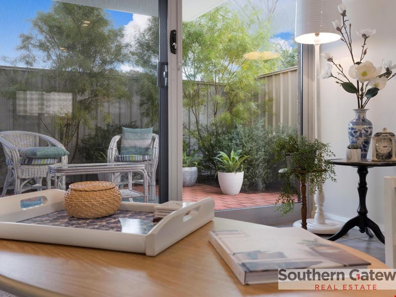 16/70 West Churchill Avenue, Lake Coogee WA 6166
