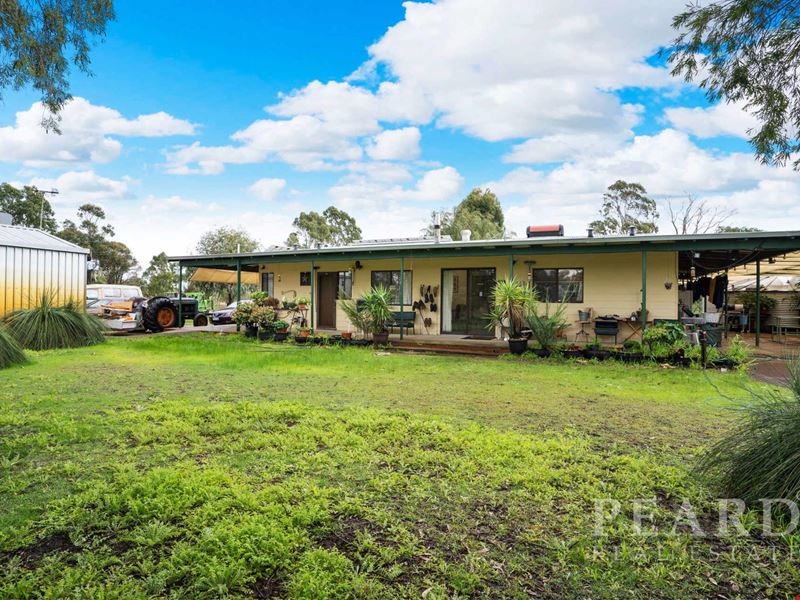 6 Sadler Road, Coonabidgee WA 6503