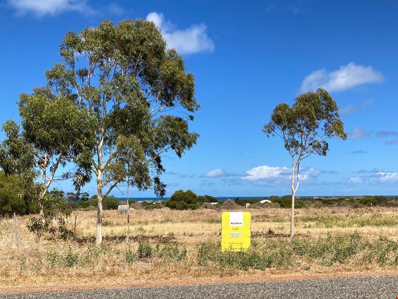 25 David Road, Waggrakine