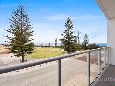 25/150 Boardwalk Boulevard, Halls Head WA 6210