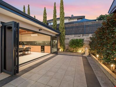 1 Stitfold Promenade, Salter Point WA 6152