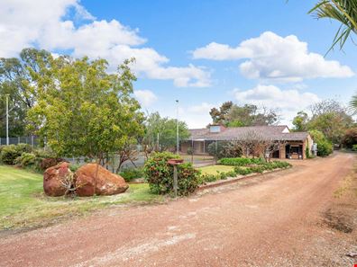 28 Collis Road, Wattleup WA 6166