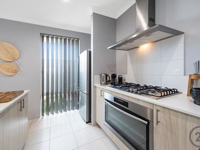 2 Bradley Street, Lakelands WA 6180
