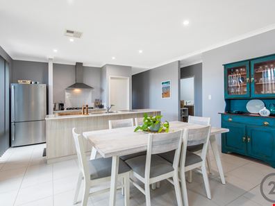 2 Bradley Street, Lakelands WA 6180