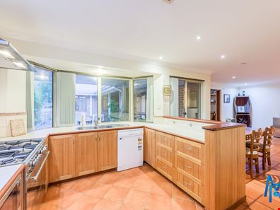 31 Canter Court, Orange Grove WA 6109