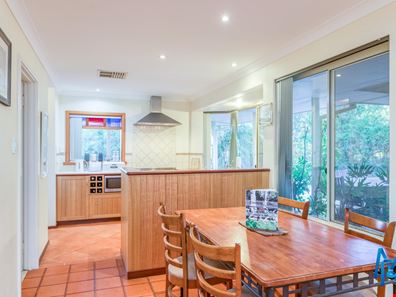 31 Canter Court, Orange Grove WA 6109