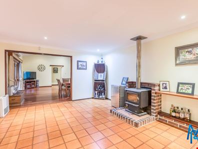31 Canter Court, Orange Grove WA 6109