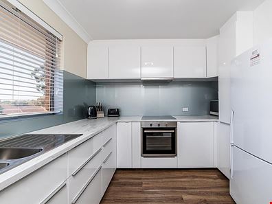 6/1 Marcus Avenue, Booragoon WA 6154