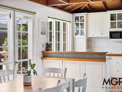 1B Davy Street, Alfred Cove WA 6154