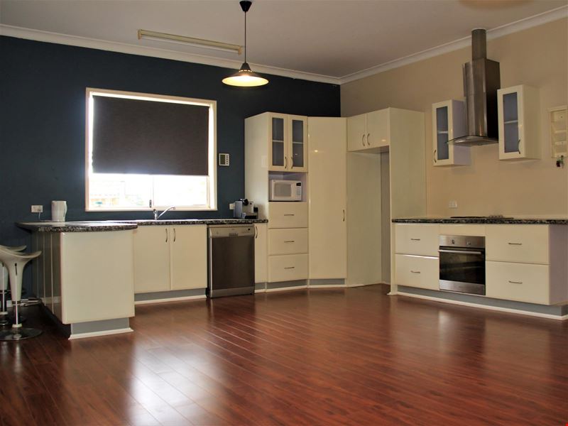 27 RADBOURNE DRIVE, Hyden WA 6359