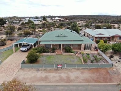 27 RADBOURNE DRIVE, Hyden WA 6359