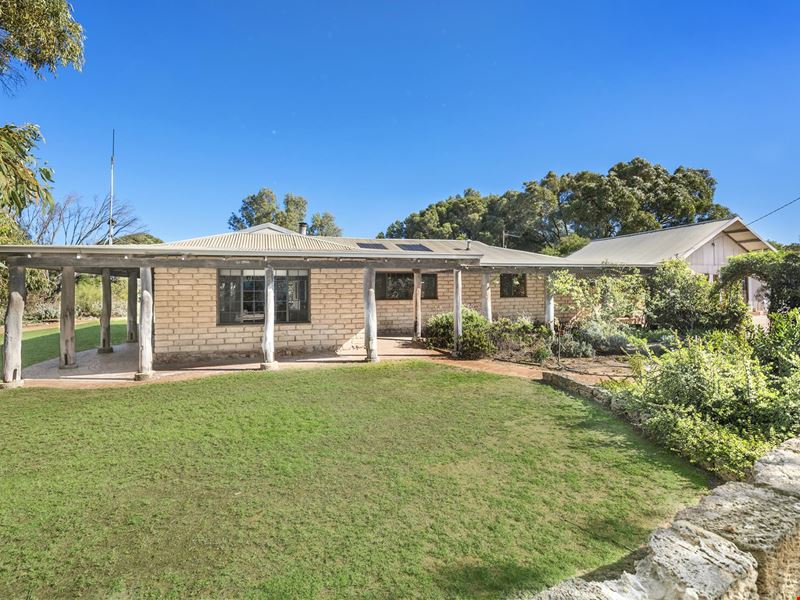 33 McConkey Road, Greenough WA 6532