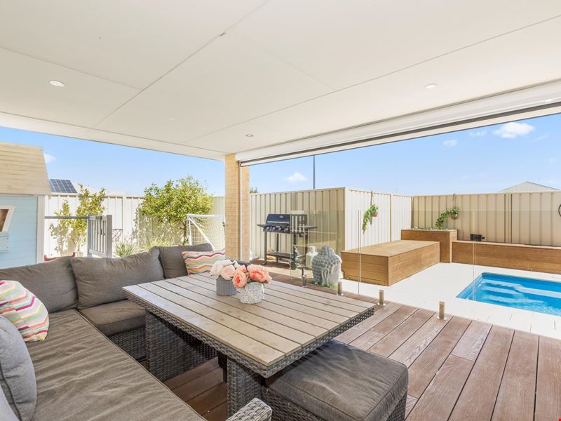 15 Yindi Way, Lake Coogee WA 6166