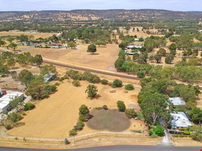 560 Railway Parade, Baskerville WA 6056