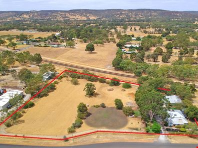 560 Railway Parade, Baskerville WA 6056