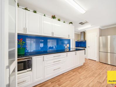 1 Bartle Lane, Alexander Heights WA 6064