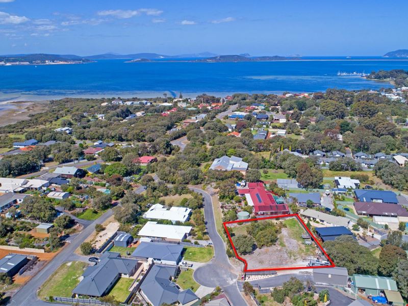 9 Blackswan Court, Little Grove WA 6330