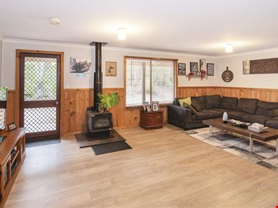 21 Flora Grove, Molloy Island WA 6290