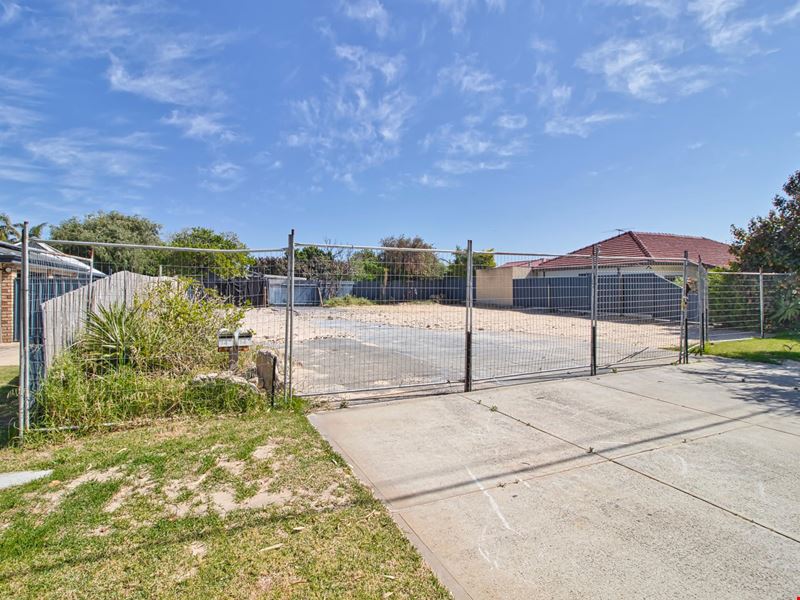 14 Regan Street, Rockingham WA 6168