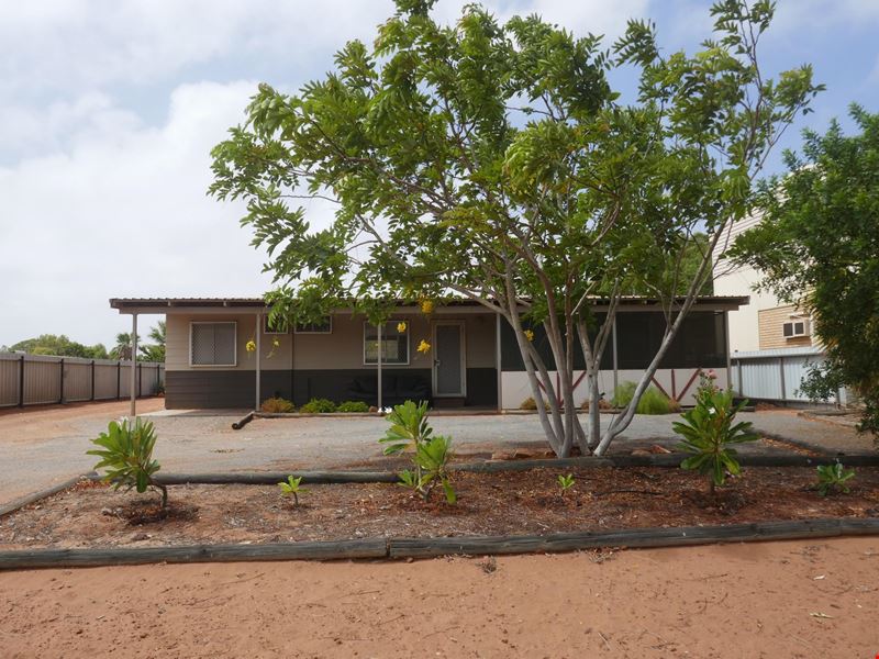 8 Clarke Place, Onslow WA 6710